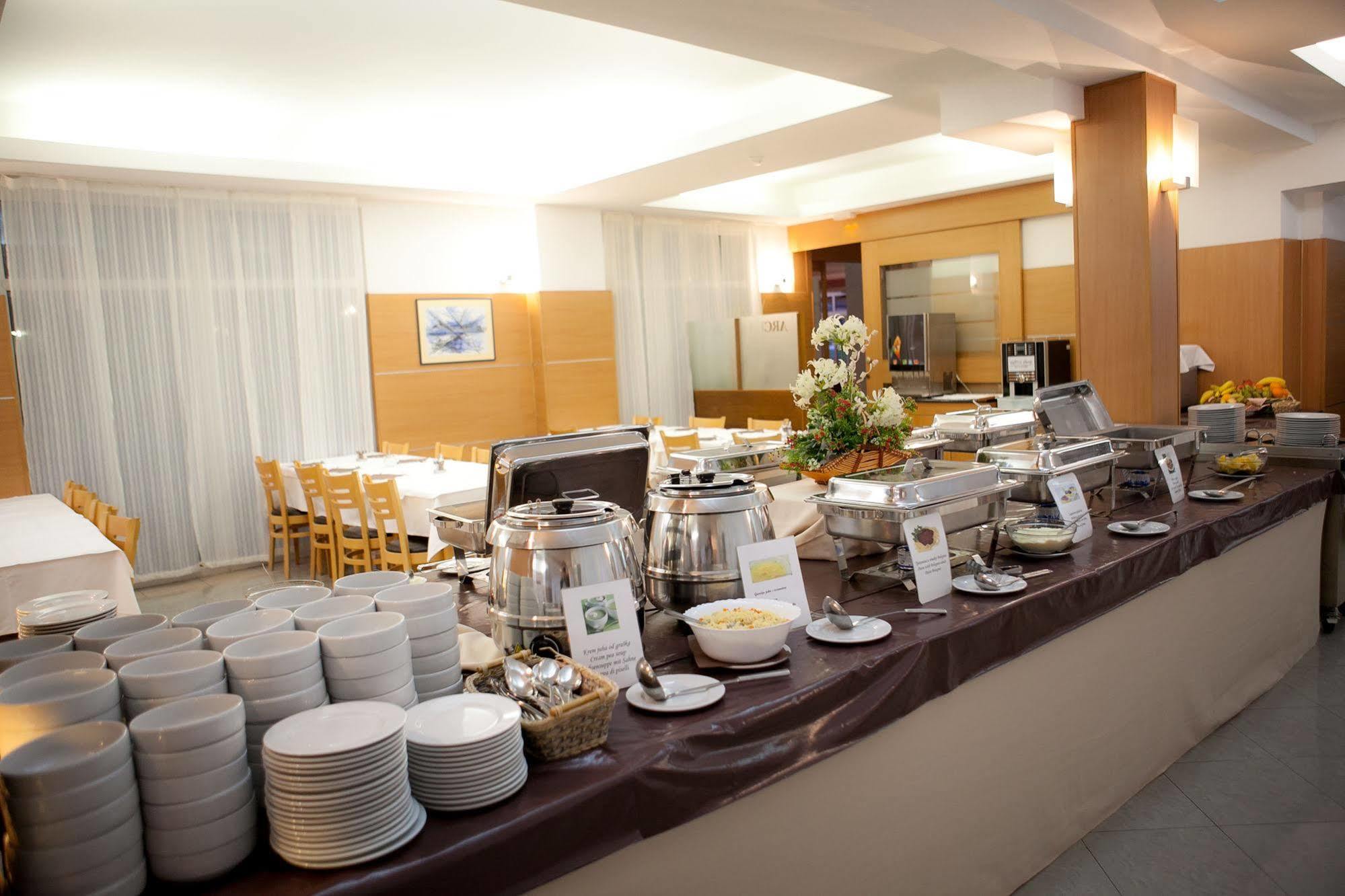 Hotel Arcus Residence เมดูลิน ภายนอก รูปภาพ